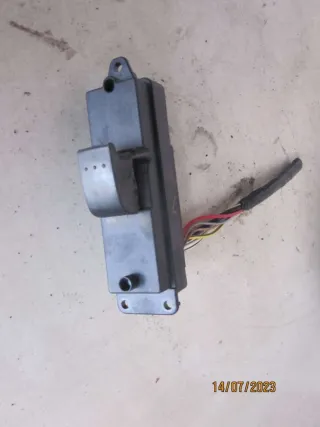  Кнопка стеклоподъемника переднего правого Mazda 3 BK Арт 60564332, вид 3