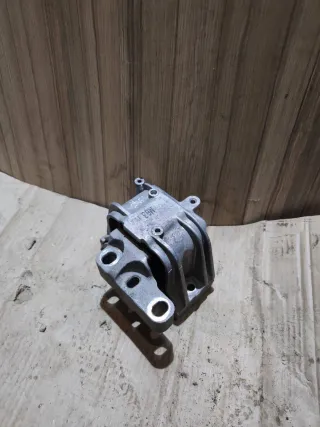 1KO199262 Подушка крепления двигателя Volkswagen Passat B8 2.0л Арт 71-8-26, вид 1