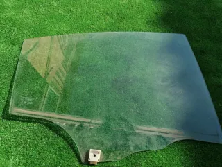 BN8V72511A Стекло двери задней правой Mazda 3 BK Арт 65281447, вид 1