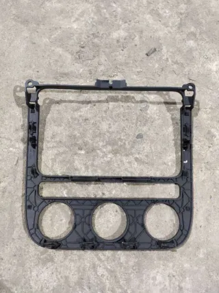 1k0858067 Рамка под магнитолу Volkswagen Golf 5 Арт 65601431, вид 2