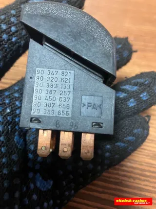 90347821, 90320621, 90383133, 90387257, 90450037, 90387656, 90389656 Кнопка аварийной сигнализации Opel Astra F Арт 66011797, вид 2