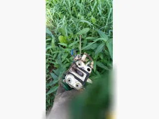  Замок двери передней левой Mazda 121 2 Арт 115480298, вид 1