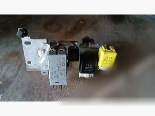 BO9267830 Реле стеклоочистителей (дворников) Mazda 121 2 Арт 119586148, вид 1