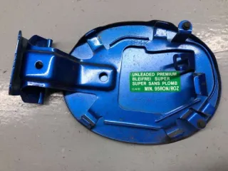 BN8V-42-410E Лючок бензобака синий Mazda 3 BK Арт 67479900, вид 2