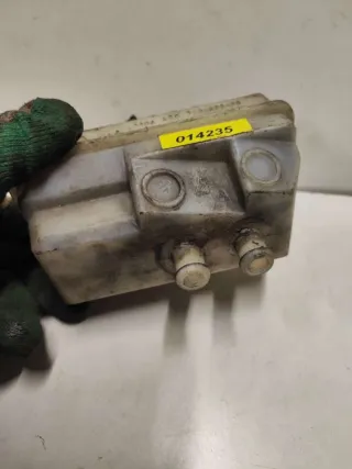7700823486, 7700823487 Бачок главного тормозного цилиндра Renault Laguna 1 Арт 014235, вид 3