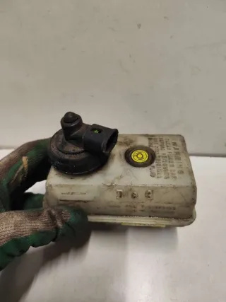 7700823486, 7700823487 Бачок главного тормозного цилиндра Renault Laguna 1 Арт 014235, вид 2