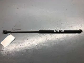 BP4K-63-620C,BP4K-63-620D,BP4K-63-620F Амортизатор багажника Mazda 3 BK Арт 70890427, вид 1