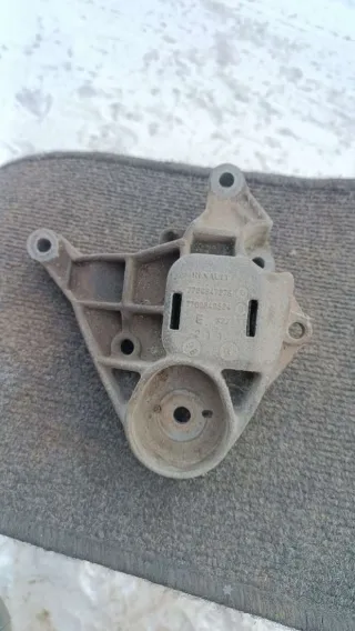 7700847276, 7700649524 Кронштейн двигателя Renault Clio 1 1.2л инжектор Арт 70926792, вид 1