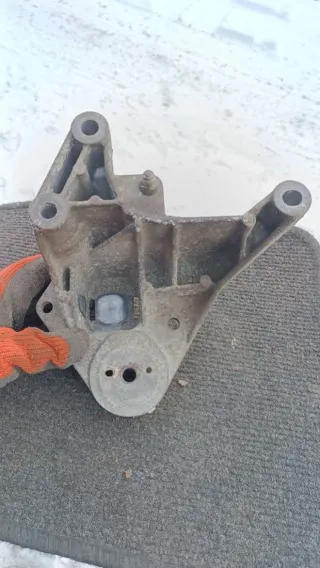 7700847276, 7700649524 Кронштейн двигателя Renault Clio 1 1.2л инжектор Арт 70926792, вид 2