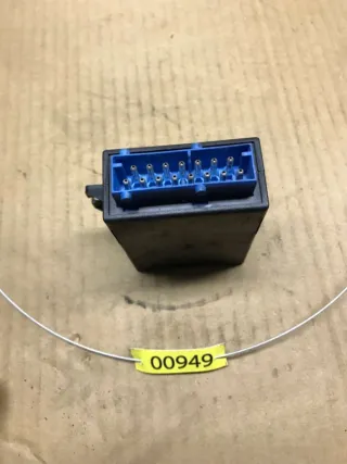 61.35-8357068 Реле стеклоочистителей (дворников) BMW 3 E36 Арт 00949, вид 2