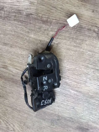  Замок двери задней правой Mazda 323 BJ Арт 72076745, вид 1