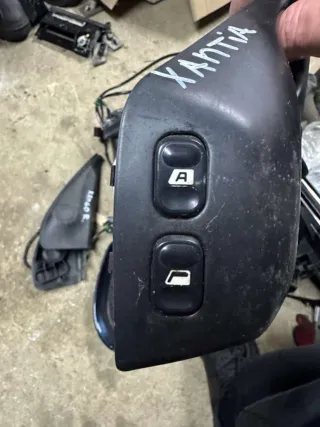  Кнопка стеклоподъемника переднего левого Citroen Xantia Арт 73062617, вид 1