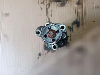 3M4G6600BH, L31014100G, L3 Насос масляный Mazda 3 BK 2.3л Арт 118457534, вид 1