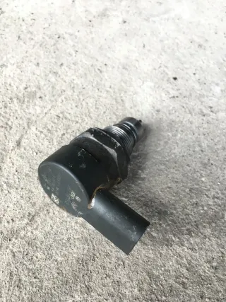 057130764N, 057130764Е, 057130764B, 0281002992, 0281002856, 0281002665 Датчик давления топлива Volkswagen Crafter 1 2.5л Арт 40903727, вид 1