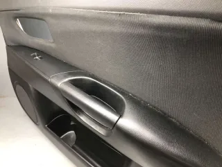 BP4N-68-42YH02 Обшивка двери передней правой (дверная карта) Mazda 3 BK Арт 73548481, вид 2