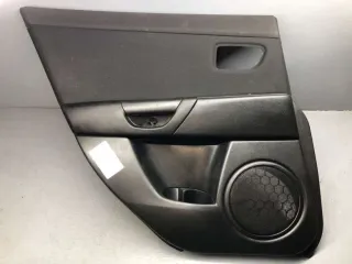 BP4N-68-55YG02 Обшивка двери задней левой (дверная карта) Mazda 3 BK Арт 73536144, вид 1