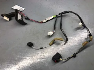 BP4M-67-220C Проводка двери задней правой Mazda 3 BK Арт 73547913, вид 1