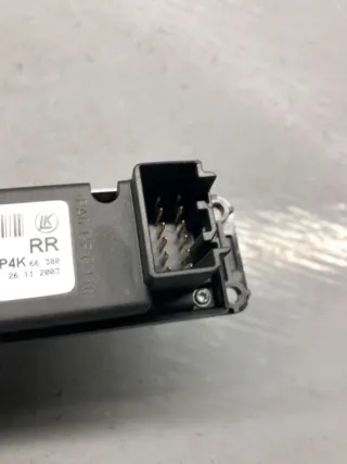 BP4K-66-380 Кнопка стеклоподъемника заднего правого  Mazda 3 BK Арт 73547994, вид 2