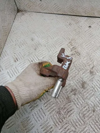  Скоба суппорта заднего Mazda 3 BK Арт 75046315, вид 3