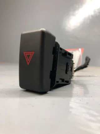 BP4K-66-4H0 Кнопка аварийки Mazda 3 BK Арт 75193872, вид 1