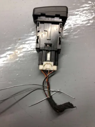 BP4K-66-4H0 Кнопка аварийки Mazda 3 BK Арт 75193872, вид 2