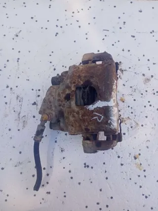  Суппорт тормозной передний правый Mazda 121 3 Арт 76570844, вид 1