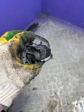 2028110741 Крепление зеркала наружного левого Mercedes E W210 Арт 77751564, вид 2