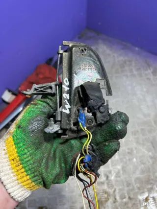 2028110741 Крепление зеркала наружного левого Mercedes E W210 Арт 77751564, вид 1