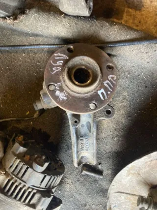  Ступица передняя правая Audi 80 B3 Арт 77902195, вид 1