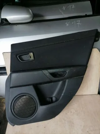 BP4N68520J02, BP4L528SD02 Обшивка двери задней правой (дверная карта) Mazda 3 BK Арт 81443266, вид 1