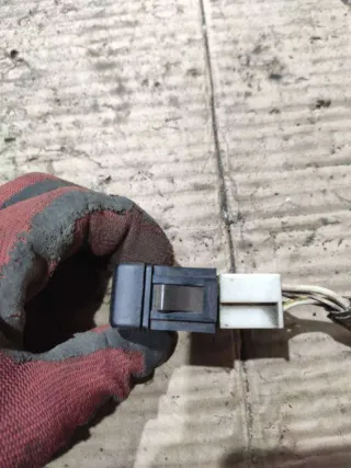  Кнопка подогрева заднего стекла Audi 100 C3 Арт 81627472, вид 3