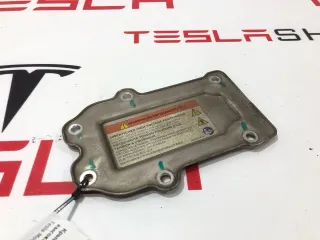 1065733-00-A Крышка высоковольтной батареи Tesla model S Арт 99455291, вид 1