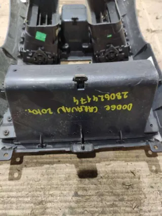  Накладка декоративная центральной консоли Dodge Caravan 5 Арт 82236951, вид 5