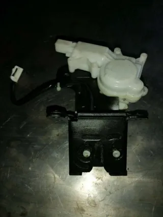  Замок крышки багажника Mazda 3 BK Арт 84212995, вид 3