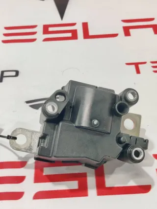 1089334-00-J,1496221-01-A,1500620-01-A контактор высоковольтной батареи Tesla model 3 Арт 99457003, вид 3