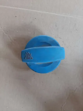 8E0121321 Крышка расширительного бачка Audi A6 C5 (S6,RS6) Арт 85502029, вид 1