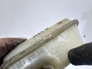 8E0611301G Бачок главного тормозного цилиндра Audi A6 C6 (S6,RS6) Арт 86520703, вид 4