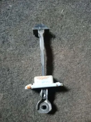  Ограничитель открывания двери задней Mazda 3 BK Арт 86645912, вид 1