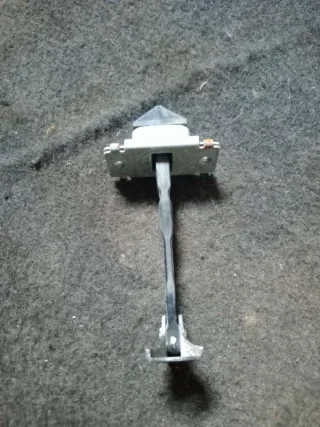  Ограничитель открывания двери задней Mazda 3 BK Арт 86654312, вид 1