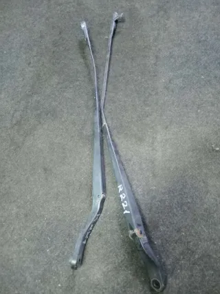  Щеткодержатели (поводок стеклоочистителя, дворник) Mazda 3 BK Арт 86717609, вид 1