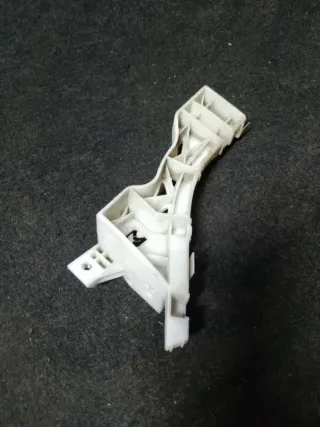  Кронштейн крепления бампера переднего Mazda 3 BK Арт 86717867, вид 1