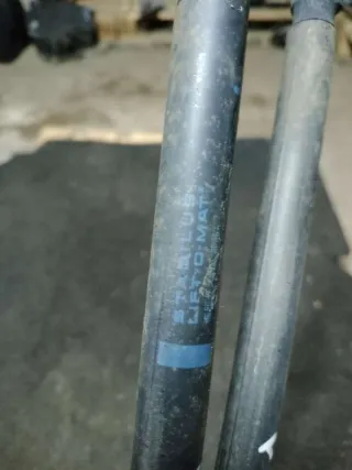  Амортизатор багажника Mazda 3 BK Арт 86718151, вид 2