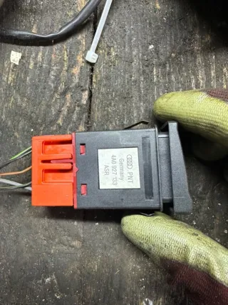 4A0927133 Кнопка антипробуксовочной системы Audi A6 C4 (S6,RS6) Арт 86871401, вид 2