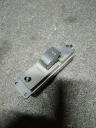 BP4K66380 Кнопка стеклоподъемника заднего правого  Mazda 3 BK Арт 87081444, вид 1