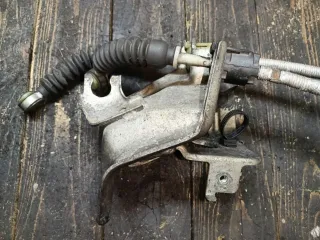  Кронштейн крепления троса КПП Mazda 3 BK 1.6л TDi Арт 87090470, вид 2