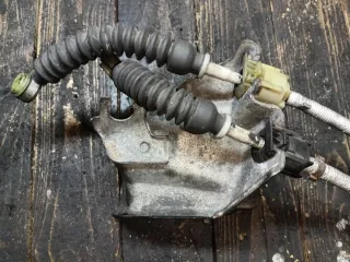  Кронштейн крепления троса КПП Mazda 3 BK 1.6л TDi Арт 87090470, вид 1