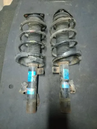  Стойка амортизатора переднего правого Mazda 3 BK Арт 87215551, вид 1