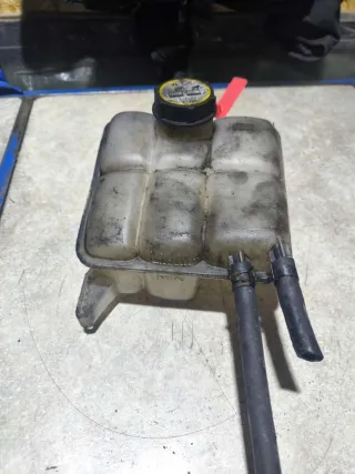 8N618K218 Расширительный бачок Mazda 3 BK Арт 0697414, вид 1