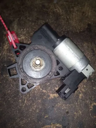 GJ6A5958X,CM011760,TD774415,PWLP5PA Моторчик стеклоподъемника передний левый Mazda 3 BK Арт J301354, вид 1