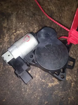 GJ6A5958X,CM011760,TD774415,PWLP5PA Моторчик стеклоподъемника передний левый Mazda 3 BK Арт J301354, вид 2